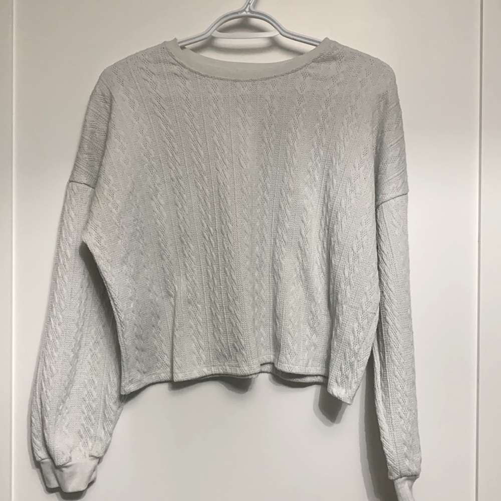 Gently Used - Off white knitted long sweater.